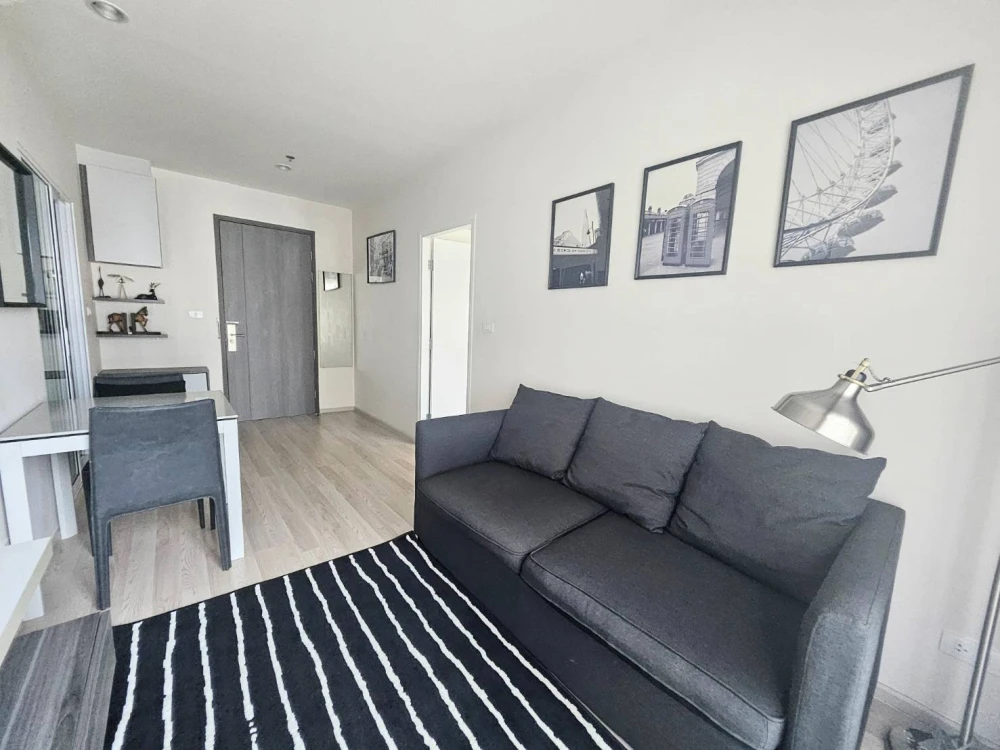 Centric Ratchada–Huai Khwang for rent, a comfortable room, decorated in a cool theme, comes with complete amenities. Reserve now!
