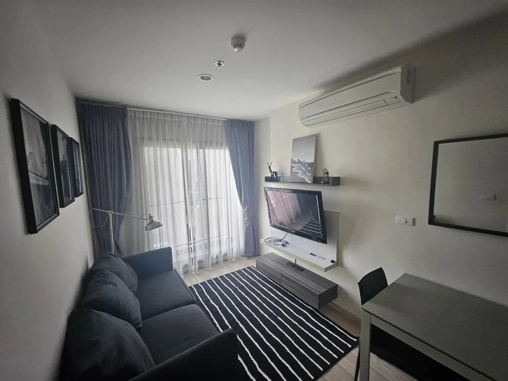 Centric Ratchada–Huai Khwang for rent, a comfortable room, decorated in a cool theme, comes with complete amenities. Reserve now!