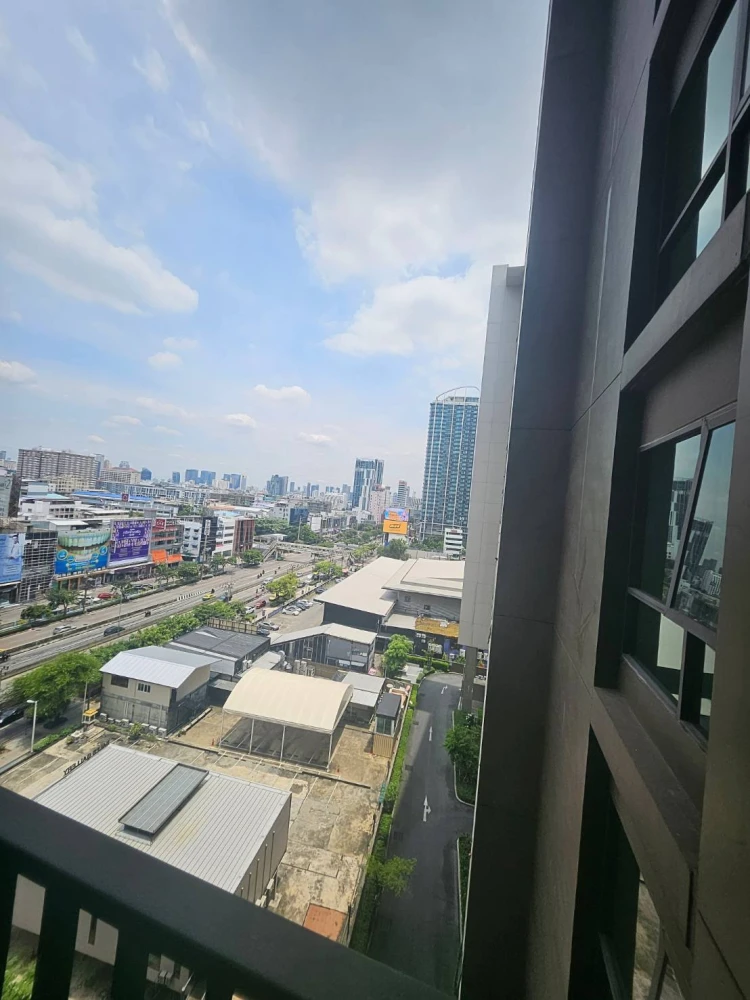 Centric Ratchada–Huai Khwang for rent, a comfortable room, decorated in a cool theme, comes with complete amenities. Reserve now!