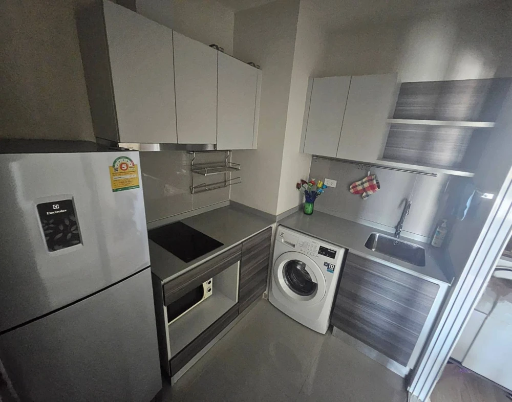 Centric Ratchada–Huai Khwang for rent, a comfortable room, decorated in a cool theme, comes with complete amenities. Reserve now!