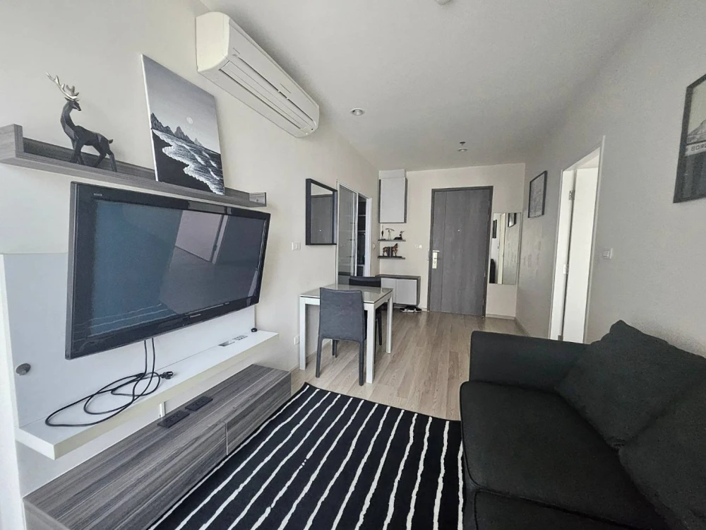 Centric Ratchada–Huai Khwang for rent, a comfortable room, decorated in a cool theme, comes with complete amenities. Reserve now!