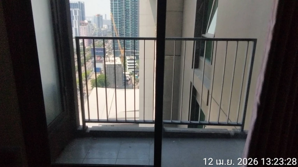 For rent: Centric Ratchada–Huai Khwang, ready to move in, fully furnished. Book now, don't miss out!