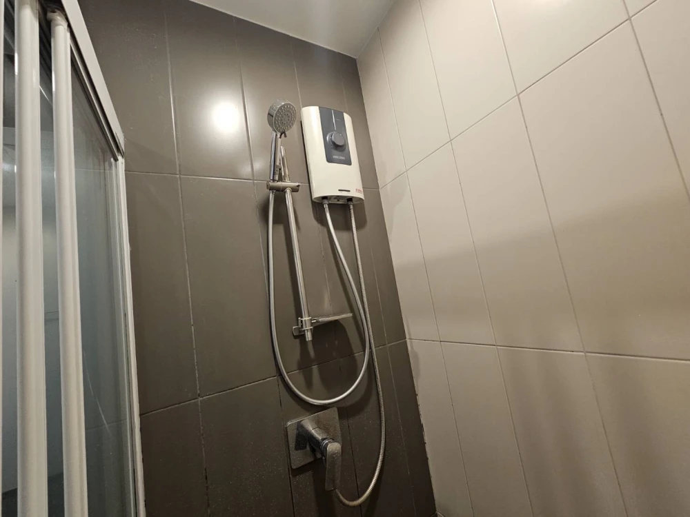 For rent: Centric Ratchada–Huai Khwang, ready to move in, fully furnished. Book now, don't miss out!
