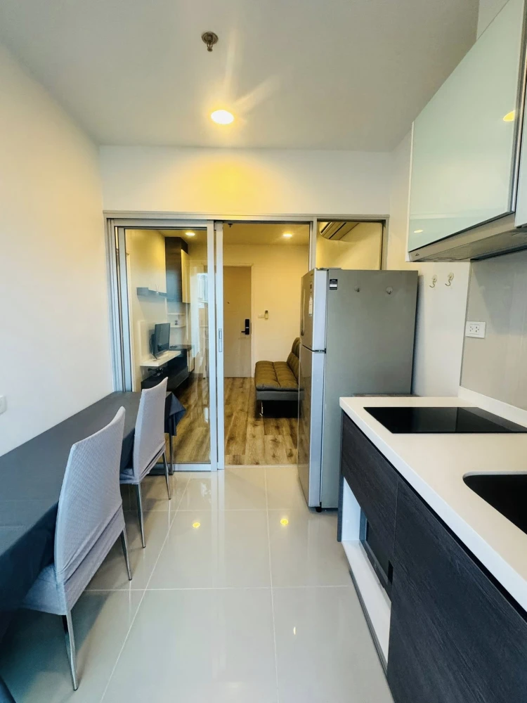 For rent: Centric Sathorn St. Louis. Spacious and comfortable room, not cramped. Fully furnished with appliances, ready to move in.