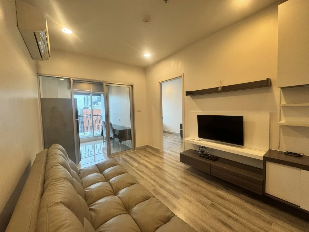 For rent: Centric Sathorn St. Louis. Spacious and comfortable room, not cramped. Fully furnished with appliances, ready to move in.