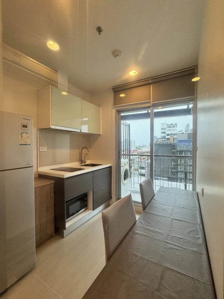 For rent: Centric Sathorn St. Louis. Spacious and comfortable room, not cramped. Fully furnished with appliances, ready to move in.
