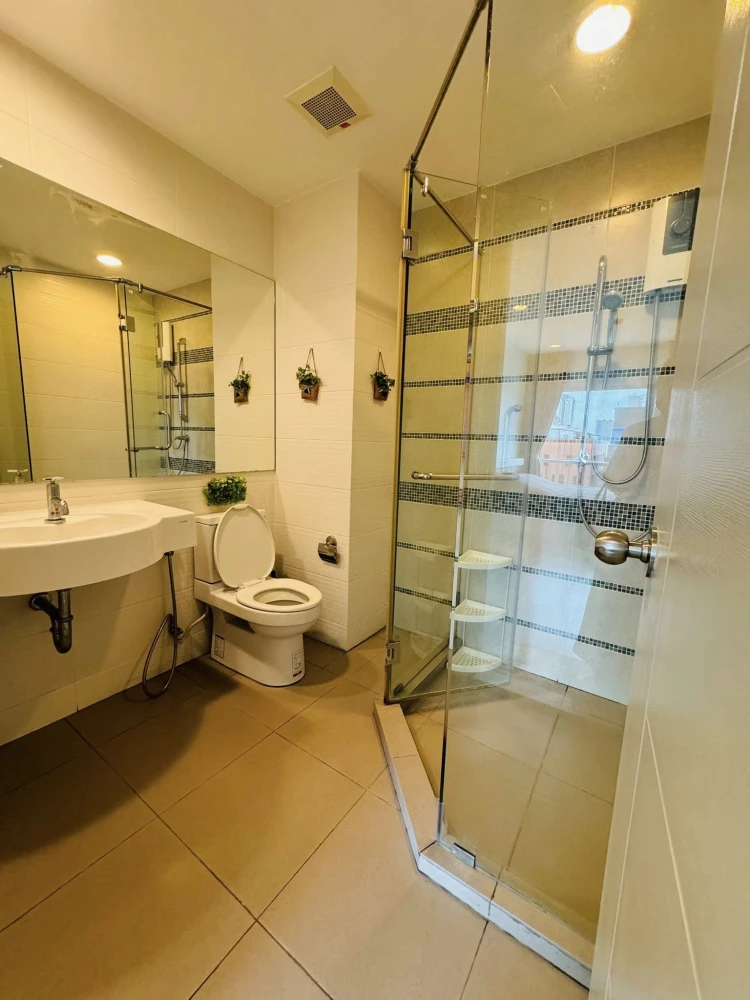 For rent: Centric Sathorn St. Louis. Spacious and comfortable room, not cramped. Fully furnished with appliances, ready to move in.