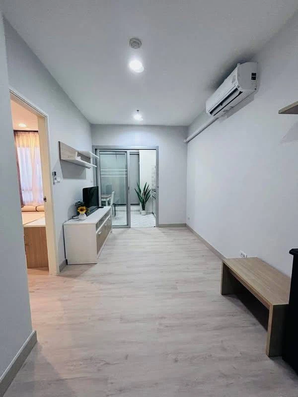 For rent: Centric Scene Ratcha Vipha, 17th floor. Nice, fully furnished unit. Interested? Check it out!