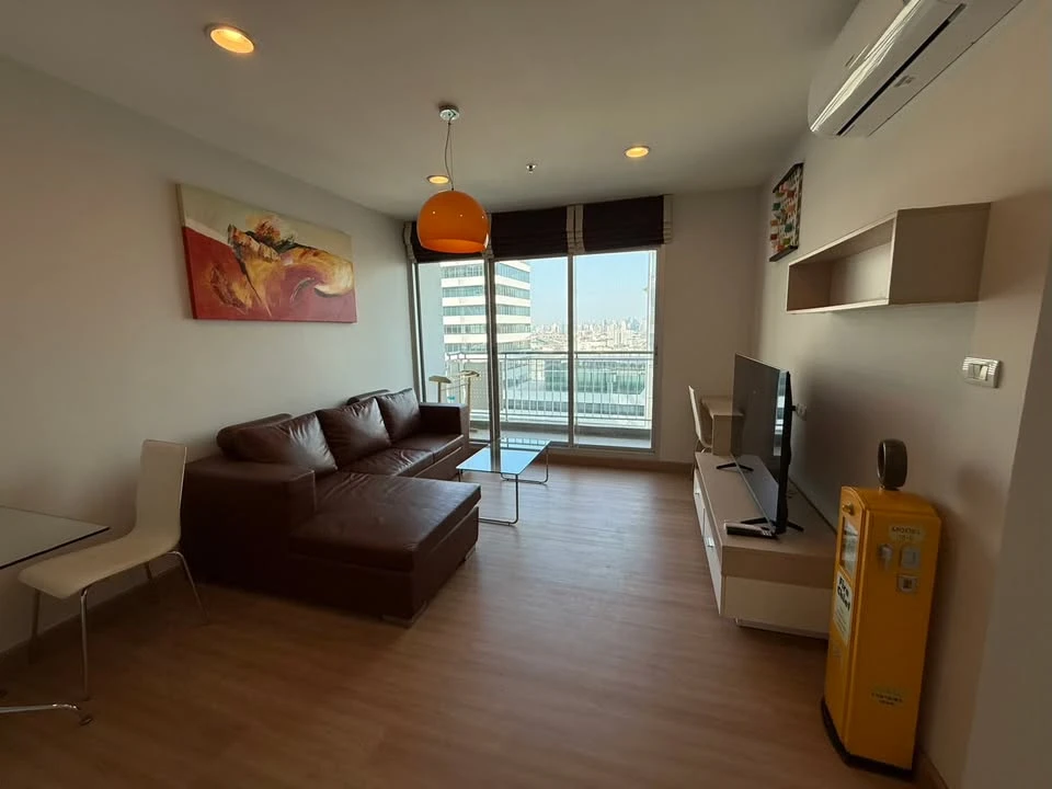 For rent: Centric Scene Sukhumvit 64, north-facing unit with spacious living area, great location, and beautiful view. Don't miss out!