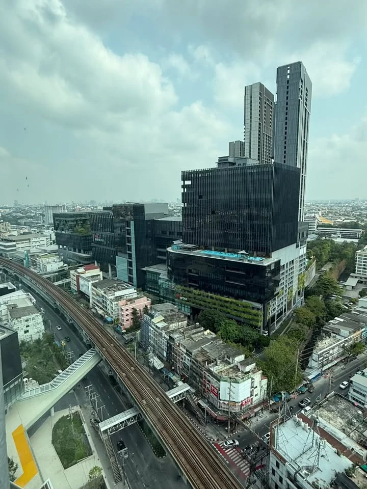 For rent: Centric Scene Sukhumvit 64, north-facing unit with spacious living area, great location, and beautiful view. Don't miss out!