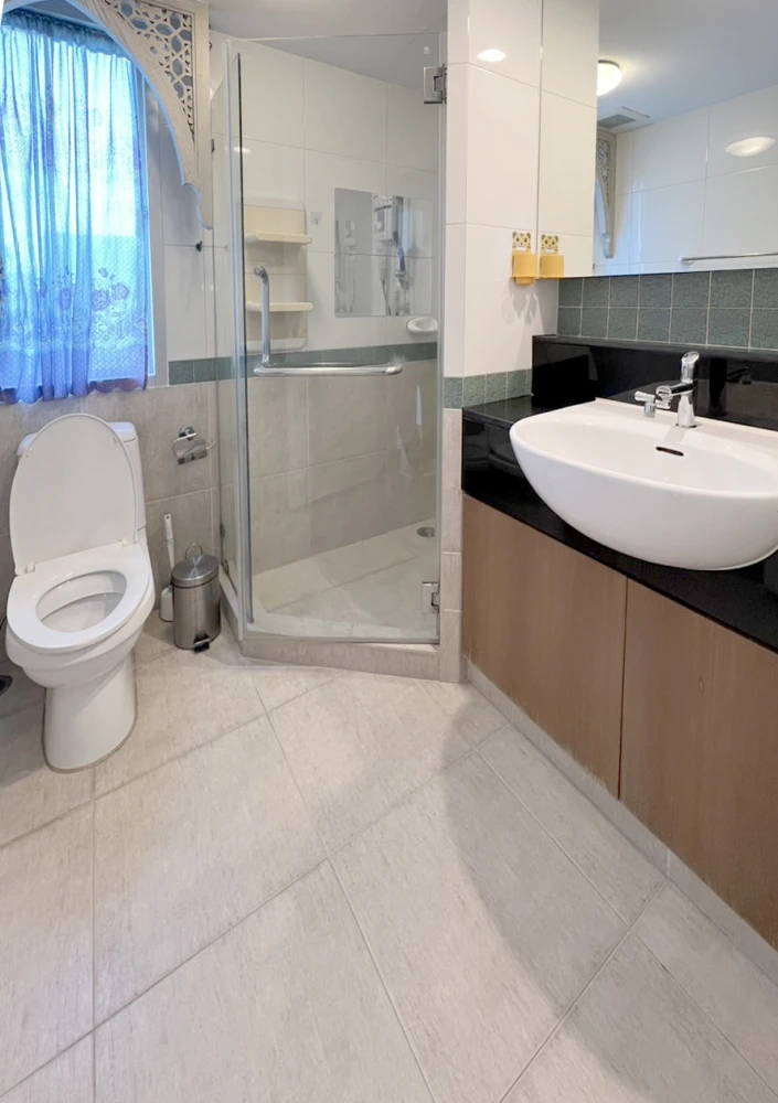 For rent: Centric Scene Sukhumvit 64, private corner room with views on both sides, swimming pool view, decorated in Moroccan style, book now.