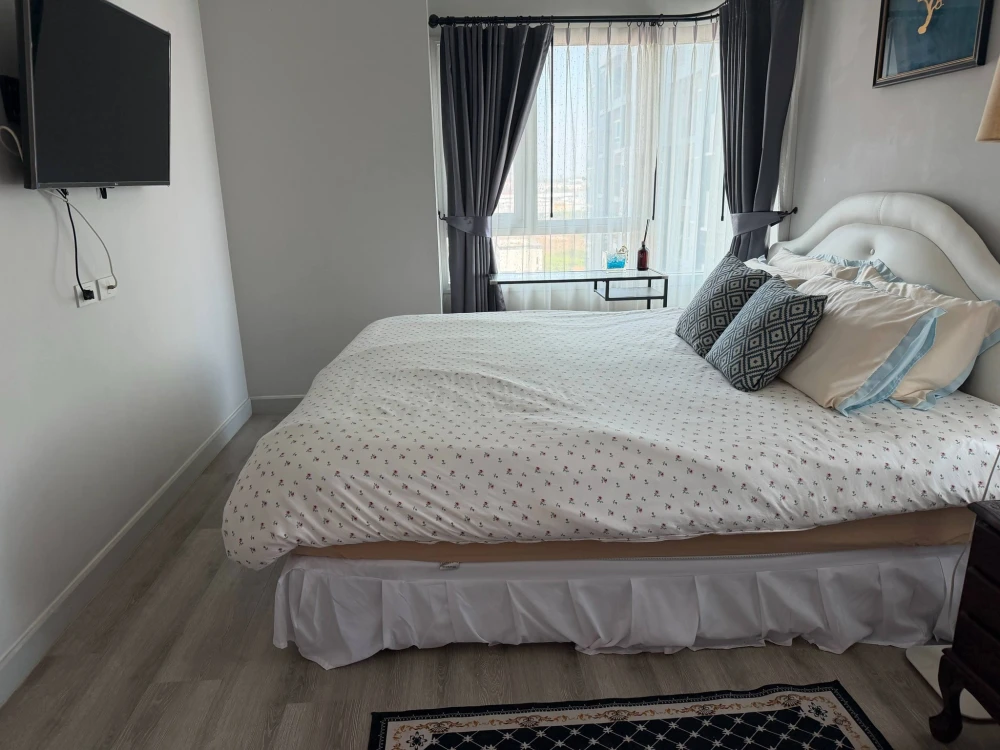For rent: Centric Sea, corner unit, city view, Terminal 21 view, fully furnished. Don't miss out!