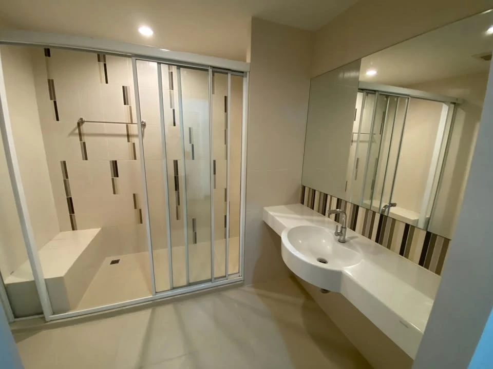 For rent: Centric Tiwanon Station, high floor unit. Spacious and comfortable. Book now!