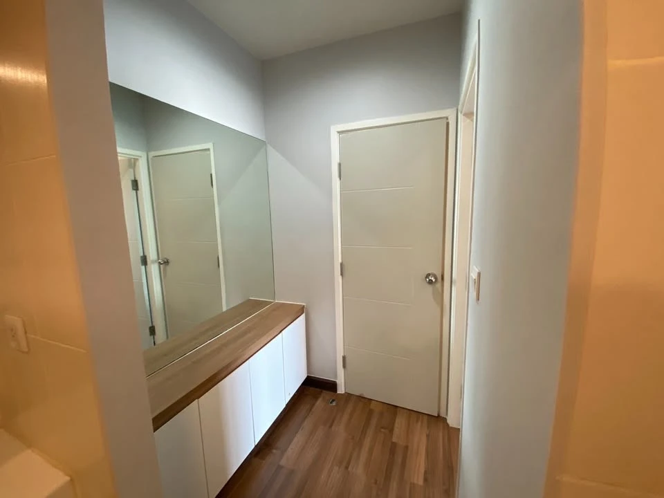 For rent: Centric Tiwanon Station, high floor unit. Spacious and comfortable. Book now!