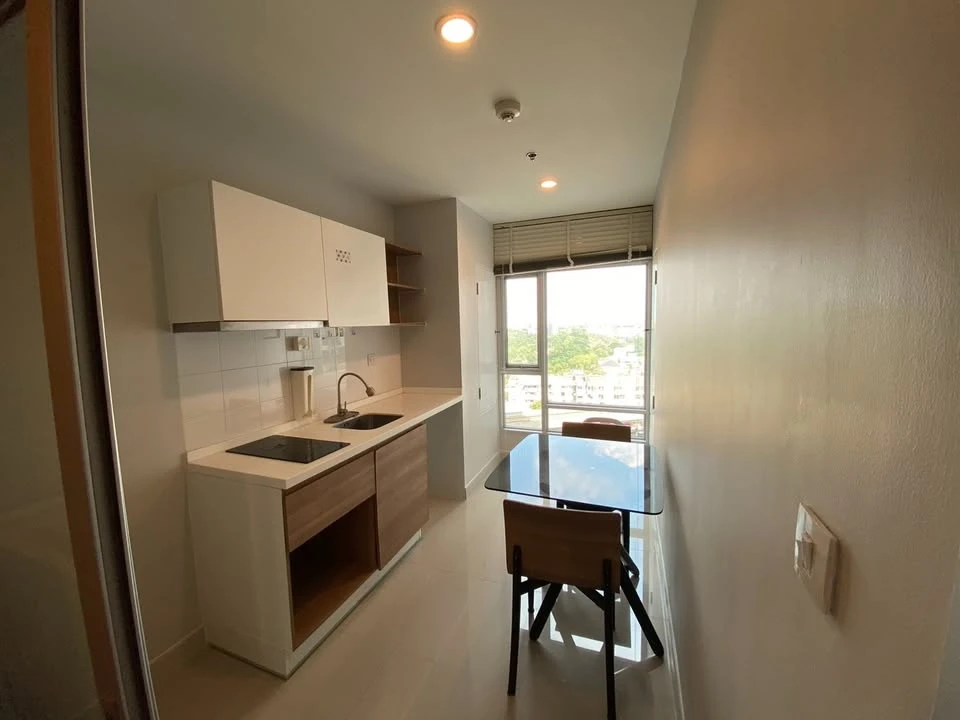 For rent: Centric Tiwanon Station, high floor unit. Spacious and comfortable. Book now!