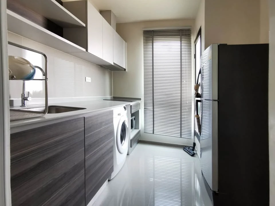 Centric Ratchada-Huai Khwang for rent, spacious room, comfortable living, lots of usable space, fully furnished and appliances, ready to move in.