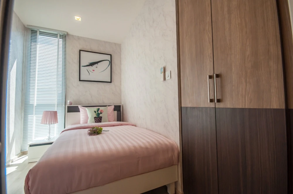 For rent: Chambers Chaan Ladprao-Wanghin, corner room, not crowded, lots of usable space, nice wallpaper, reserve now!