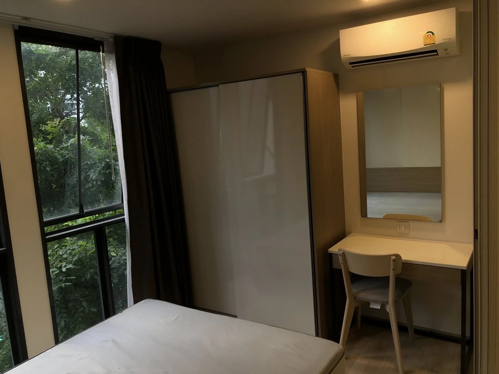 For rent: Chambers On-nut Station, 4th floor, outside view, fully furnished, reserve now, hurry!