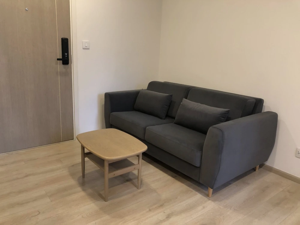 For rent: Chambers On-nut Station, 4th floor, outside view, fully furnished, reserve now, hurry!