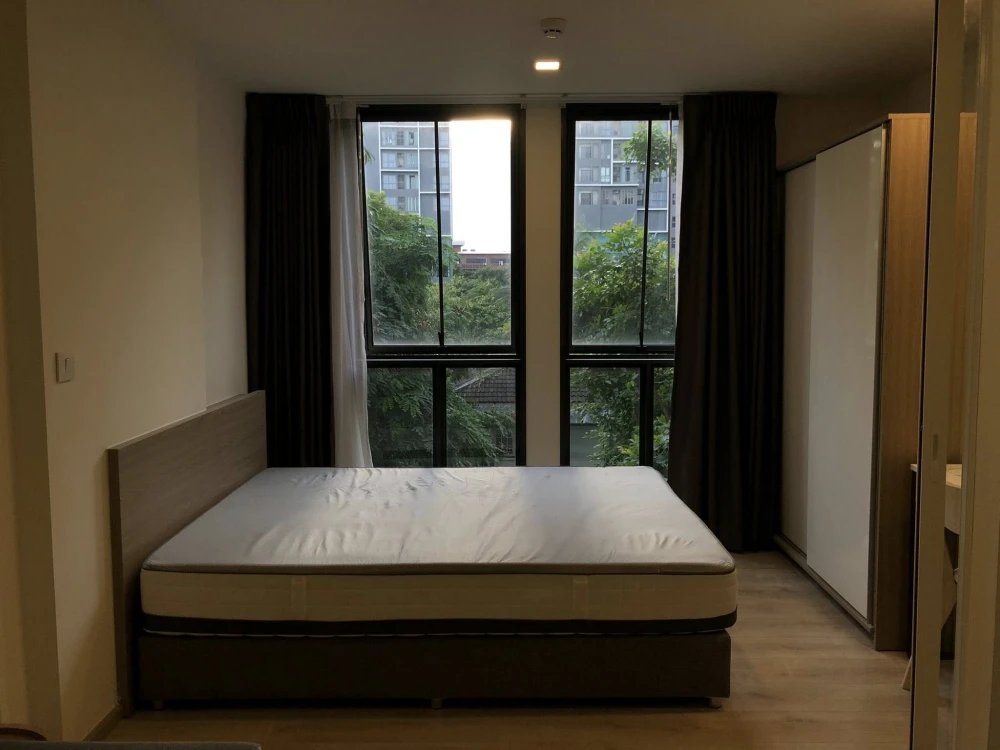 For rent: Chambers On-nut Station, 4th floor, outside view, fully furnished, reserve now, hurry!