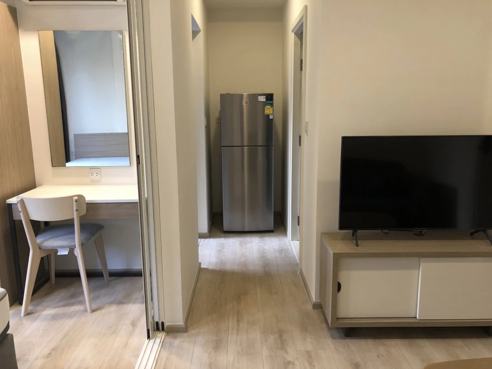For rent: Chambers On-nut Station, 4th floor, outside view, fully furnished, reserve now, hurry!