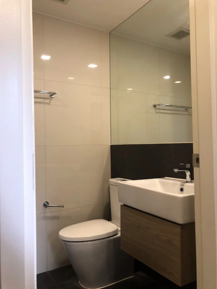 For rent: Chambers On-nut Station, 4th floor, outside view, fully furnished, reserve now, hurry!