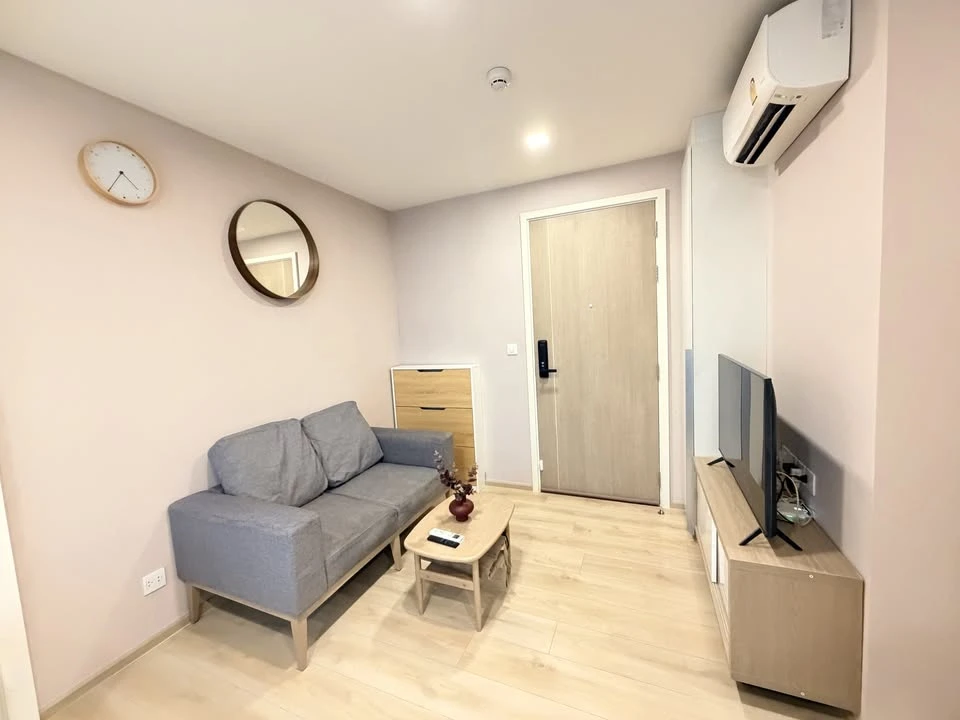 Chambers On-nut Station condo for rent, Building C, 4th floor. Private balcony with unobstructed view and good ventilation. Fully furnished with appli