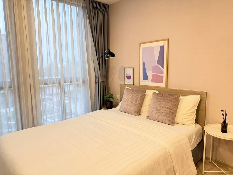 Chambers On-nut Station condo for rent, Building C, 4th floor. Private balcony with unobstructed view and good ventilation. Fully furnished with appli