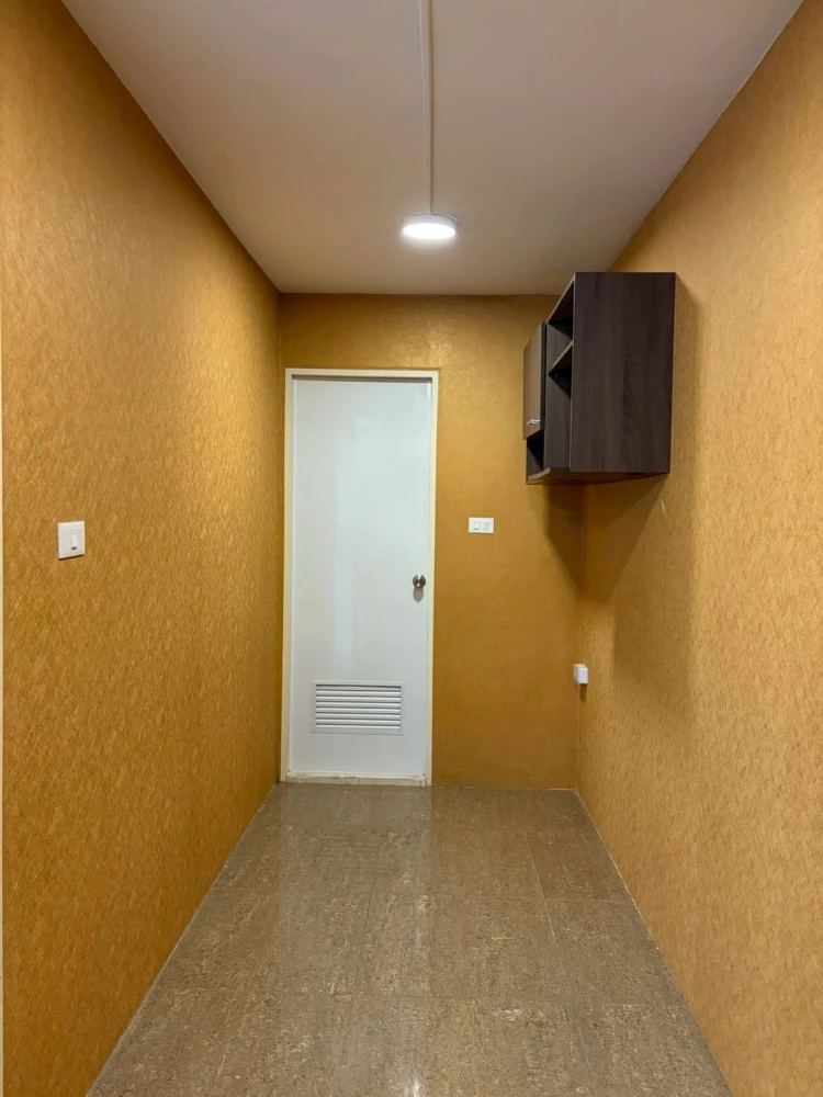 For rent: Champs Elysees Chaengwattana, 5th floor unit. High-quality wallpaper and fully furnished. Book now!