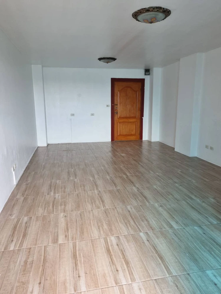 Champs Elysees Tiwanon for rent, empty room, clean, airy, people who like to decorate their rooms, don't miss it.