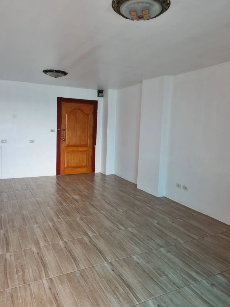 Champs Elysees Tiwanon for rent, empty room, clean, airy, people who like to decorate their rooms, don't miss it.