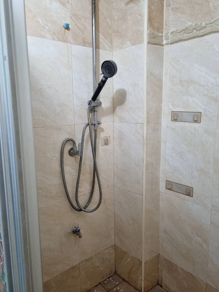 Champs Elysees Tiwanon for rent, empty room, clean, airy, people who like to decorate their rooms, don't miss it.