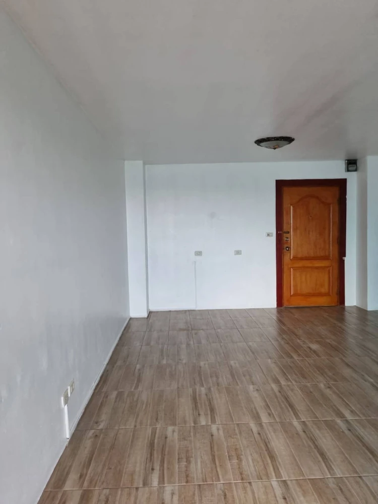 Champs Elysees Tiwanon for rent, empty room, clean, airy, people who like to decorate their rooms, don't miss it.