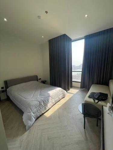 For rent: Chapter Charoennakhon-Riverside, Chao Phraya River view, Asiatique, wallpaper all around the room, must book.