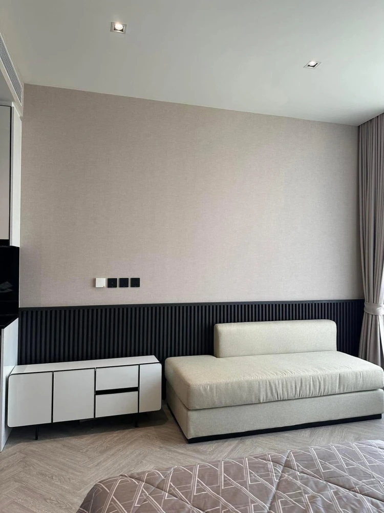 Chapter Charoennakhon-Riverside for rent, a lovely room with a theme-controlled decor and a well-built headboard. Reserve now!