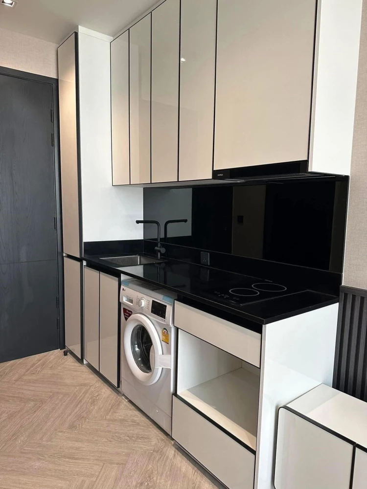 Chapter Charoennakhon-Riverside for rent, a lovely room with a theme-controlled decor and a well-built headboard. Reserve now!