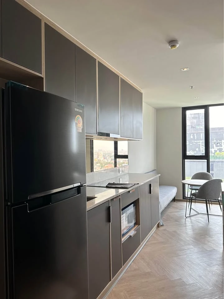 For rent: Chapter Chula Samyan, 26th floor, very high, beautiful city view, lots of usable space, good like this, must book.