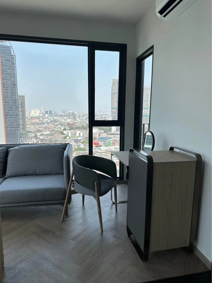 For rent: Chapter Chula Samyan, 26th floor, very high, beautiful city view, lots of usable space, good like this, must book.