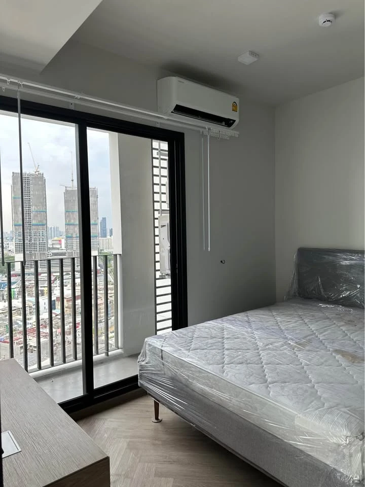 For rent: Chapter Chula Samyan, 26th floor, very high, beautiful city view, lots of usable space, good like this, must book.