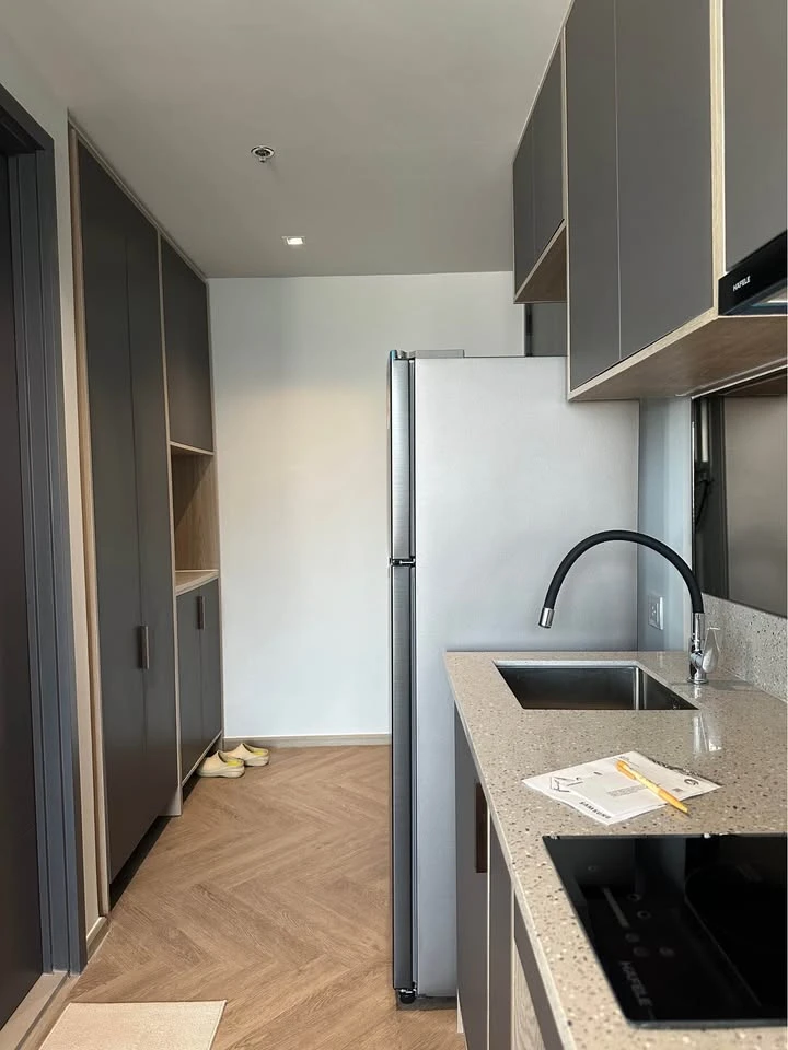 For rent: Chapter Chula Samyan, 26th floor, very high, beautiful city view, lots of usable space, good like this, must book.