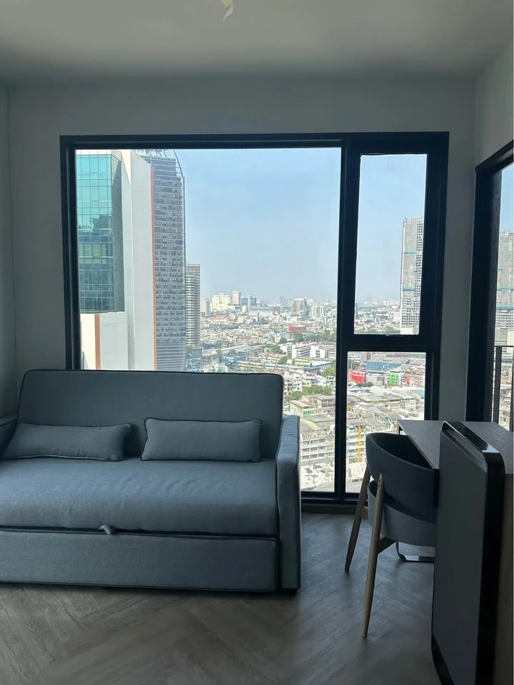 For rent: Chapter Chula Samyan, 26th floor, very high, beautiful city view, lots of usable space, good like this, must book.