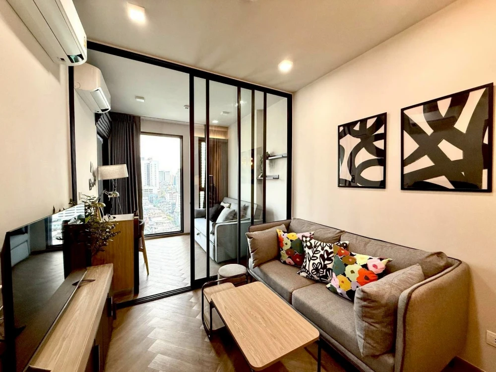 For rent: Chapter Chula–Samyan. Nicely decorated room with spacious living area. Everything you need is here; just bring your belongings and move in!