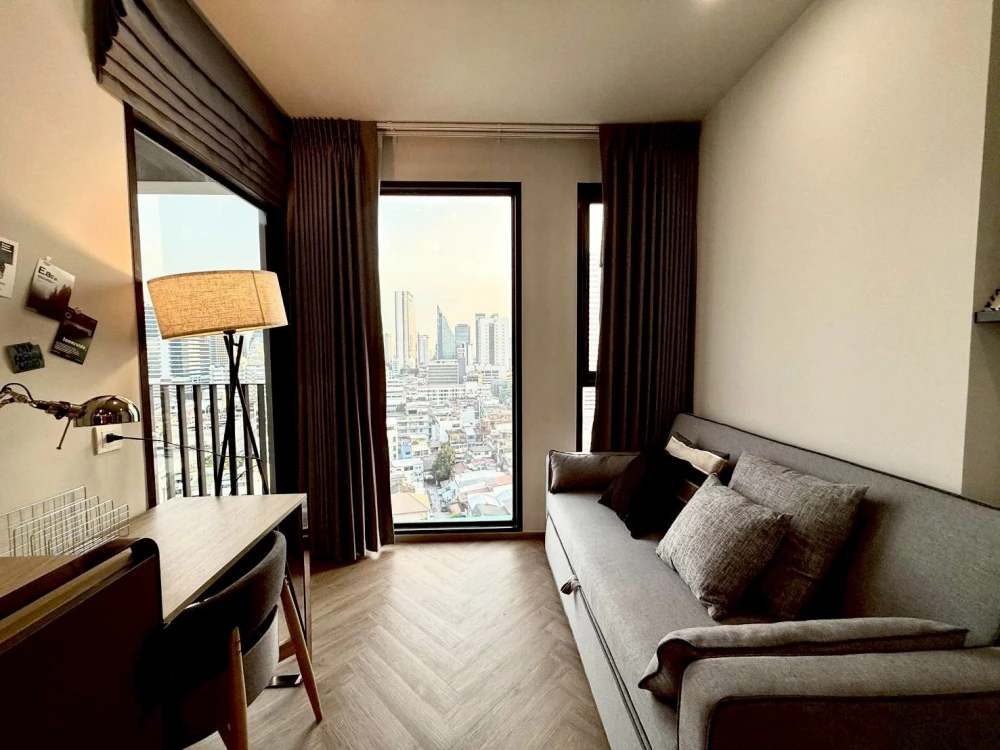 For rent: Chapter Chula–Samyan. Nicely decorated room with spacious living area. Everything you need is here; just bring your belongings and move in!
