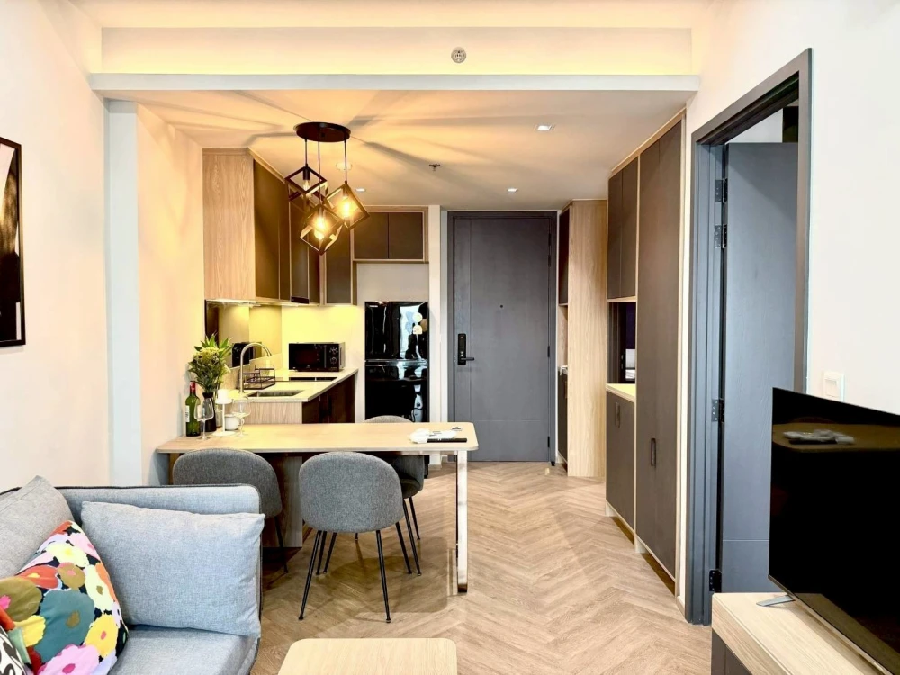 For rent: Chapter Chula–Samyan. Nicely decorated room with spacious living area. Everything you need is here; just bring your belongings and move in!