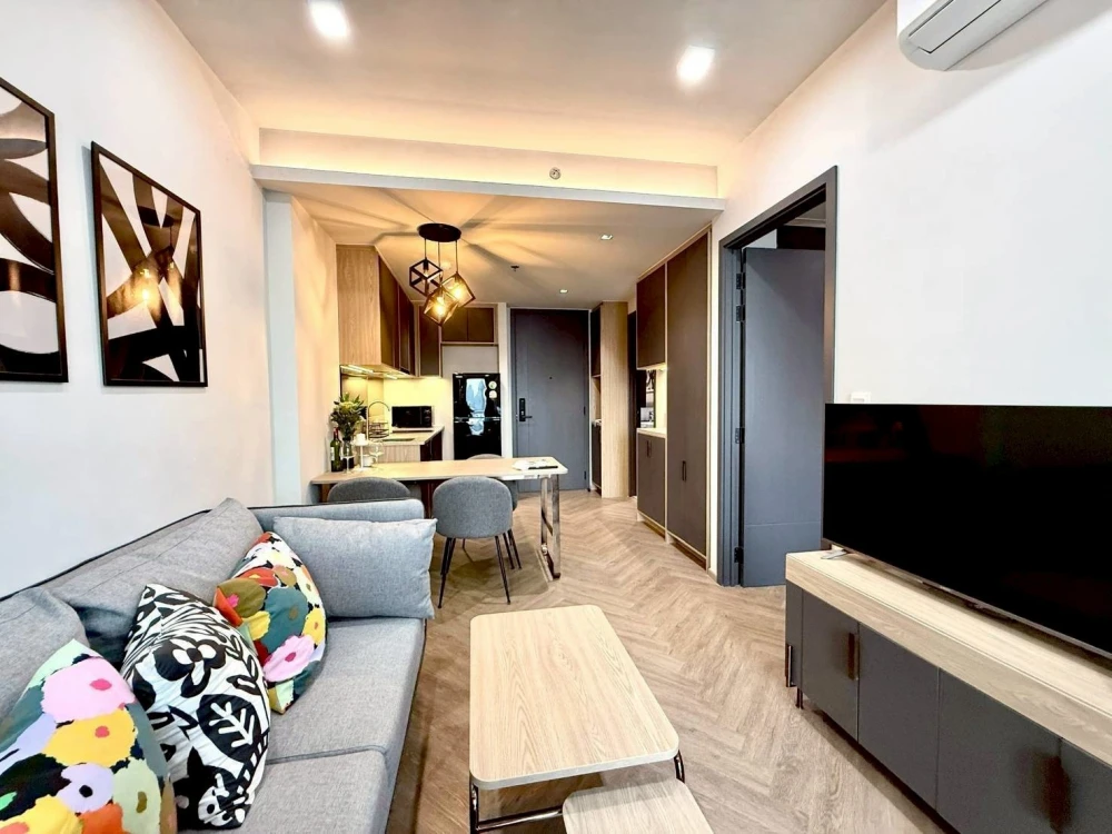 For rent: Chapter Chula–Samyan. Nicely decorated room with spacious living area. Everything you need is here; just bring your belongings and move in!