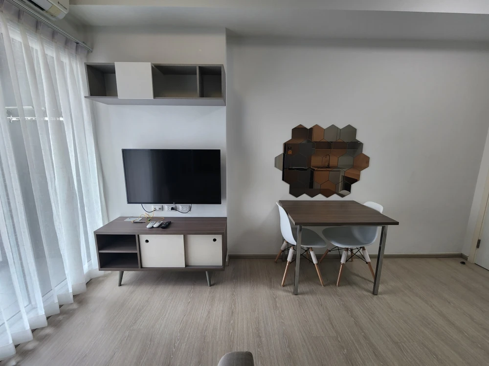 For rent: Chapter One Eco Ratchada-Huai Khwang, 23rd floor, fully furnished room, ready to move in. Interested? Hurry and book now.