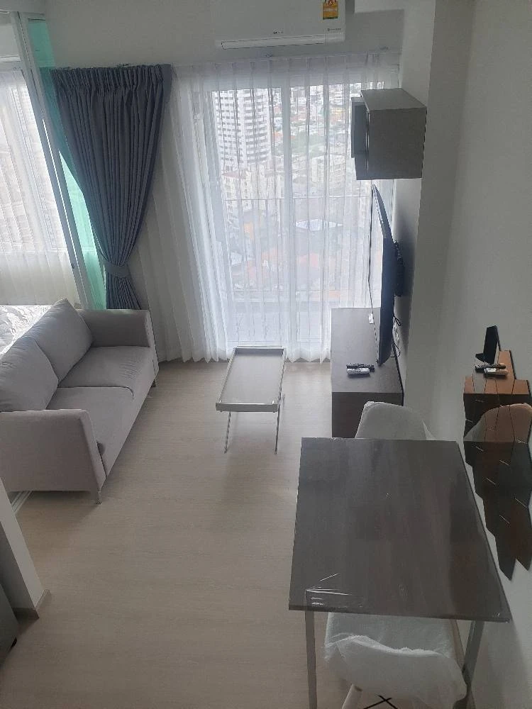 For rent: Chapter One Eco Ratchada-Huai Khwang, 23rd floor, fully furnished room, ready to move in. Interested? Hurry and book now.