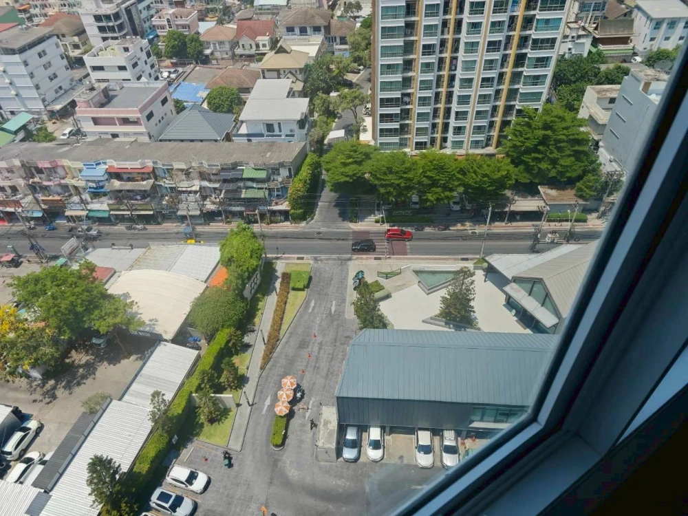 For rent: Chapter One Eco Ratchada-Huai Khwang, high floor unit, fully furnished. Book now!