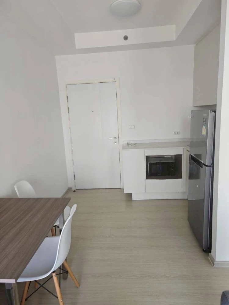 For rent: Chapter One Eco Ratchada-Huai Khwang, high floor unit, fully furnished. Book now!