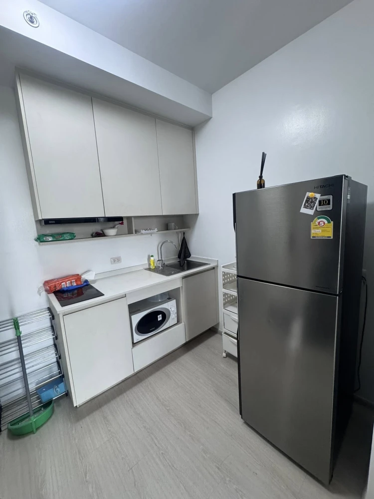 For rent: Chapter One Eco Ratchada-Huai Khwang, corner unit offering privacy, great location, fully furnished. Book now!